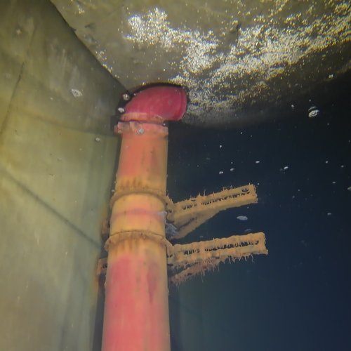 Sprinklertank-Inspektion: Betontank, 15 Jahre – Stahlrohr Ventil Rohrschelle Rostspuren Tankinspektion